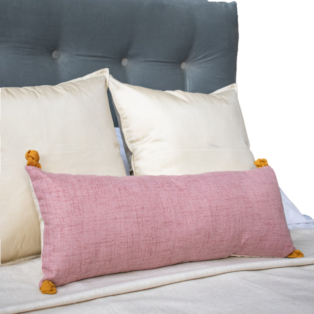 Funda De Cojin lumbar Rosa Pompones 70x28